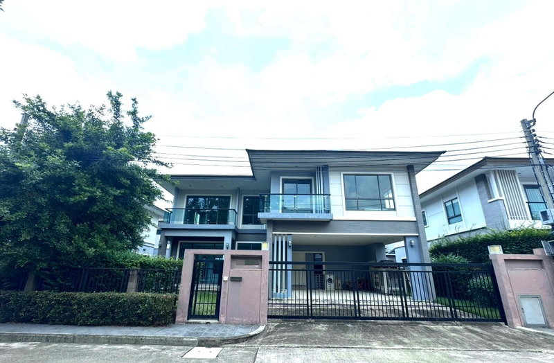 Houses for sale : For sale new house the palm Pattanakarn