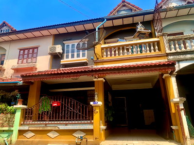 Townhouses for sale Khlong Luang Road : Cheap 2-storey townhouse for sale, land area 18 sq.w., Yusabai Village project, near Suvarnabhumi Airport 30 minutes, near Khlong Nueng, Khlong Luang, 
