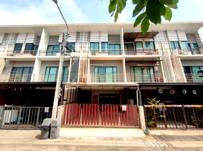ขายทาวน์โฮม : ✨✨✨ทาวน์โฮม 4 นอน 🚩ใกล้สาทร 15 นาที เพียง 4.2 ลบ.💥  🏡 J Grand สาทร-กัลปพฤกษ์