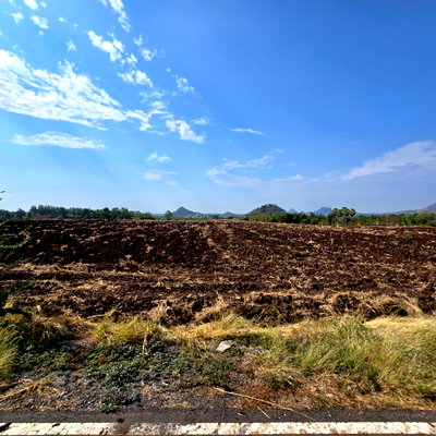 Land for sale Chai Badan Lopburi : Sale of land Lopburi cheap land, beautiful land, hillside, view good 24 rai, 3 ngan, 1 square wa.