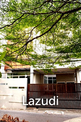 Houses for sale Tesco Lotus Extra Rama 4 : 3 Bed 3 Bath 300 SQ.M House in sukhumvit 49