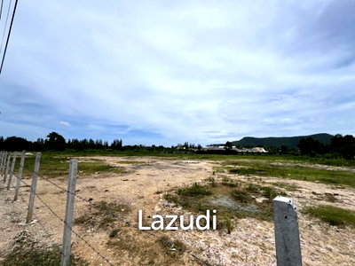 Land for sale Chonburi : 9 Rai 3 Ngan 48 SQ.W. (15,792 SQ.M.) Land in Bangsaray
