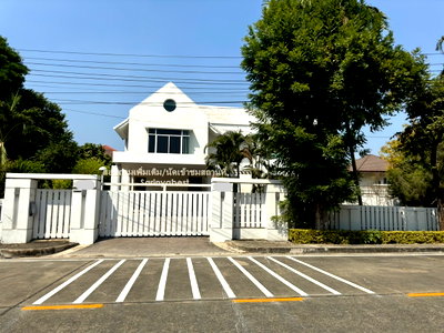 บ้านเดี่ยว ถนนรามอินทรา : ขายด่วน บ้านปัญญารามอินทรา ใกล้สนามกอล์ฟ ปัญญาอินทรา แปลนใหญ่ที่สุด บ้านพร้อมโอนค่ะ