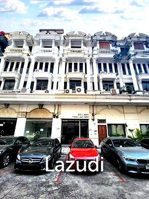 ทาวน์โฮม เอกมัย 12 : 2 Bed 2 Bath 170 SQ.M Townhouse in Sukhumvit 63