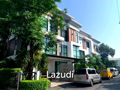 บ้านเดี่ยว ทาวน์ อิน ทาวน์ : 3 Bed 3 Bath 690 SQ.M Baan Klang Muang Grand De Paris Ratchada