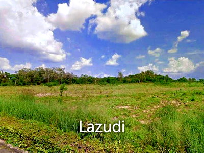 Land for sale Pornprapanimit Road : 26 Rai Land for Sale in Mapprachan Lake