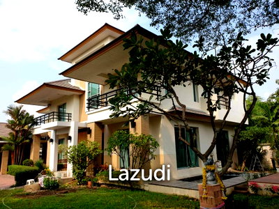 บ้านเดี่ยว รร.เตรียมอุดมศึกษาน้อมเกล้า  : 4 Bed 450 sq.m. Detached House For Sale