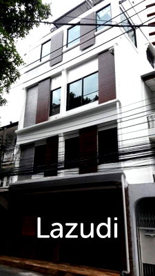 ทาวน์โฮม สวนเบญจกิติ : ขายบ้านหลังใหญ่ในสุขุมวิท39 (4ชั้นชั้นบน)