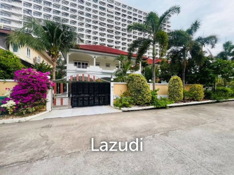 4 Bedrooms 4 Bathrooms 200 SQ.M. Royal Park Village