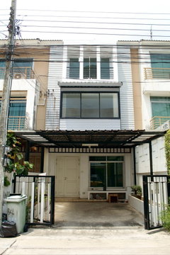 Modern 3-Storey Townhome for Sale in Vista Park Viphavadi