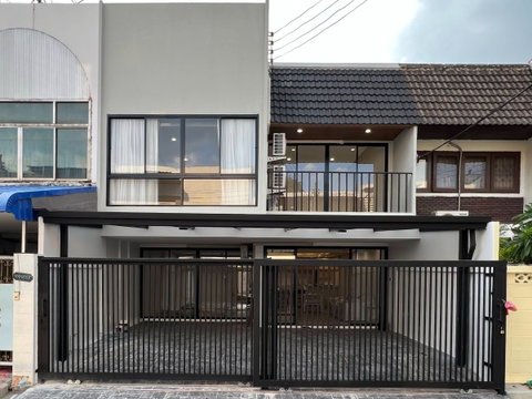 บ้านให้เช่า Townhouse Ekkamai 22 พร้อมเข้าอยู่สนใจติดต่อ Line @goodmanpro หรือ โทร 0999029192