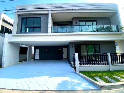 Houses for rent Samut Prakarn : House for rent The Centro Bangna, ready to move in. If interested, contact Line @goodmanpro or call 0999029192.
