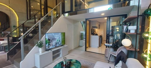 ขายดาวน์ **ต่ำกว่าราคาทุน-ต่อรองได้** คอนโดหรู โซ ออริจิ้น Wellness Siriraj ห้อง DUO SPACE ( 2 ชั้น) ติดถนนพรานนก ใกล้รถไฟฟ้า 80 ม. ใกล้ รพ.ศิริราช