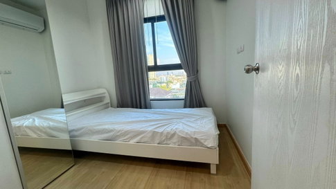 For rent Plum Condo Central Station Phase 2 16,500