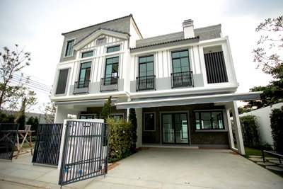 Townhouses for rent : House for rent INDY 5 Bangna Km.7, ready to move in. If interested, contact Line @goodmanpro or call 0999029192.