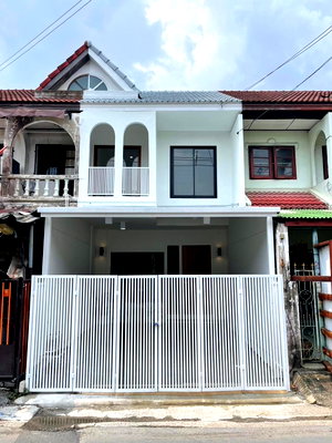 Townhouses for sale : 📢 For sale: 2-storey townhouse, Nawamin  🌤️South-facing house, receives wind all year round 💸 Price 2.49 million 📍 Good location, free transfer