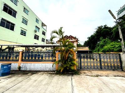 Houses for sale Central Si Racha : Second-hand detached house for sale in the heart of Sriracha, near Assumption traffic light.