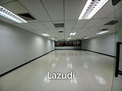 Office for rent DONKI Mall Thonglor   : Office space for rent at GMM Grammy Place unit 1906 size 125 sqm