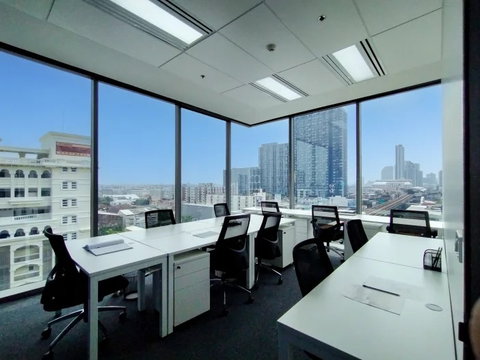 Office space for rent at Sukhumvit Hills in the Bang Chak area. Located in a 19-story glass building on Sukhumvit Road, Offers flexible lease terms.