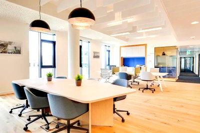Office for rent : Office space for rent on the 16th floor of Bangna Tower, 3 km from Suvarnabhumi. The space features modern interior design.