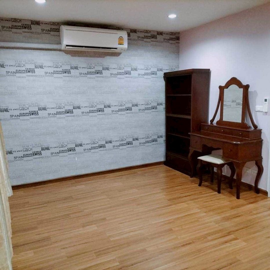 picture village                       city  - 8/20