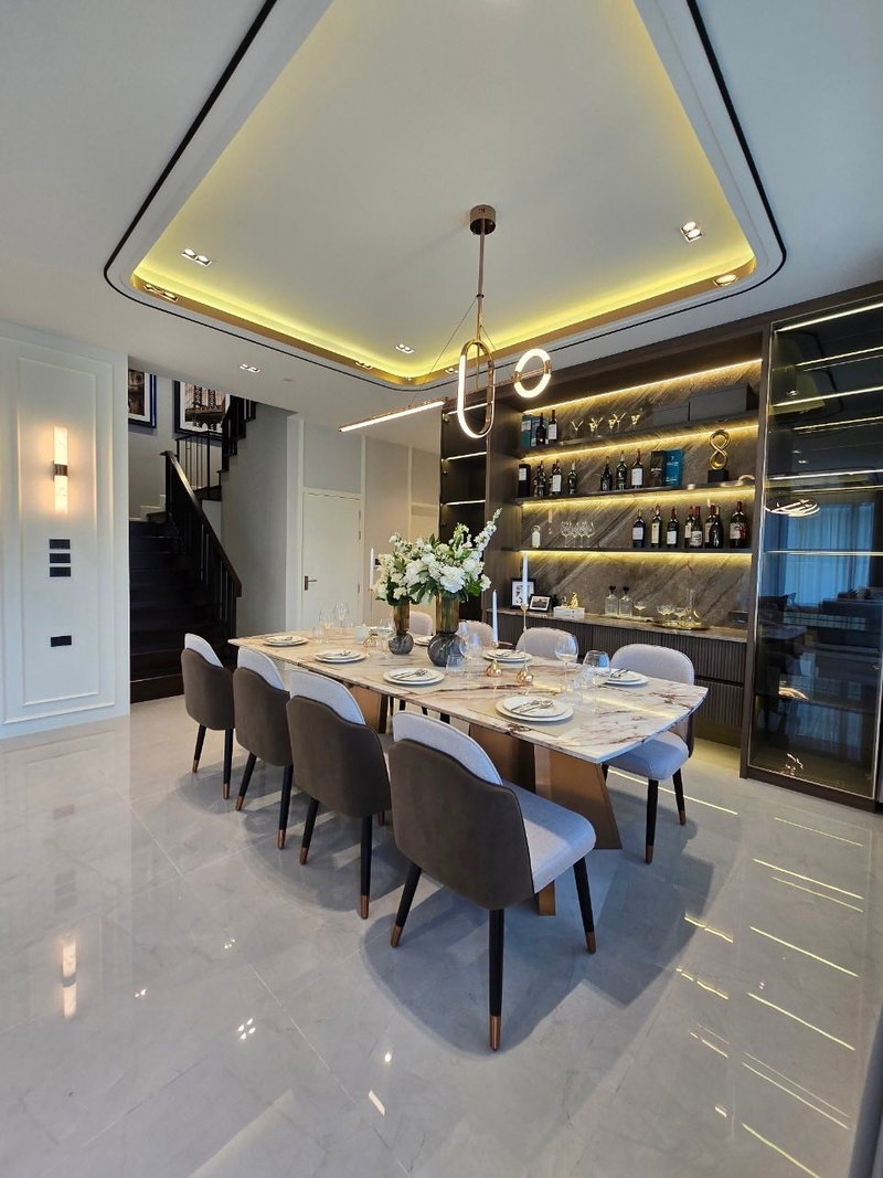 Houses for sale : New house for sale! Bangkok Boulevard Bangna Km.5, the largest house in the project, decorated in Modern Luxury throughout the house.