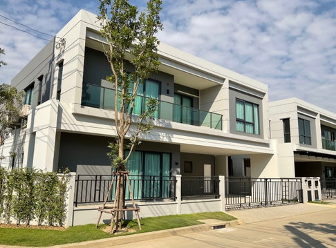 LTH12439 – House For Rent at Centro Bangna Size 61 SQ.W 289 SQ.M 4 Beds 5 Baths Near Mega Bangna ONLY 150K/Month