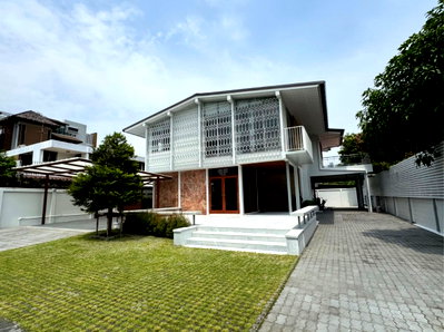 เช่าบ้านเดี่ยว ถนนเพชรบุรี กรุงเทพฯ : LTH12476 – Newly Renovated House for Rent in Soi Pridi 25 Size 143 SQ.W 450 SQ.M 4 Beds 3 Baths Near BTS Phra Khanong Station ONLY 250K/Month