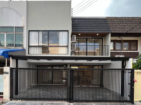 Townhouse for rent, Ekkamai 22, Pridi Banomyong 41, near BTS Phra Khanong, newly renovated!!