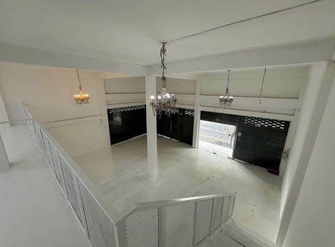 LTH12498 - Commercial FOR RENT at Sukhumvit 42/1 Size 35 Sq.W 142 Sq.M. 2 beds 2 baths BTS Ekkamai Station ONLY 150K/Month