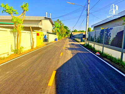 Factory for sale ม.ชินวัตร : Land with Buildings for Sale: 1 Rai, 3 Ngan, 66 Square Wah  Pathum Thani,  Road No. 345–346. Offered below appraised value. 