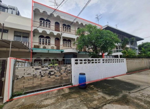 For Sale: 3-Storey Townhome, 2 Units, 62 Sq. Wah, Ruamchit Village Prime location , in  Sukhumvit 22.