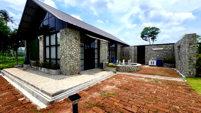 Land for sale : Land with a garden home and mountain view for sale – Moments Camp. Beautiful scenery, 4 rai 2 ngan 89 square wah