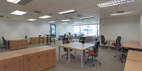 Office space for rent in the heart of Sathorn Empire Tower many facilities, restaurants, cafes, convenience stores, parking.