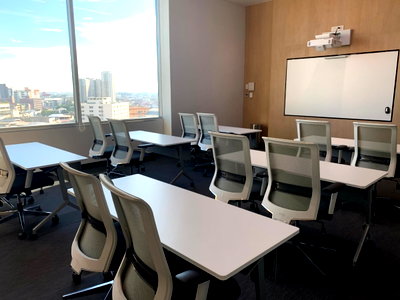 Office for rent : Service office space for rent on 66 Tower building in Phra Khanong area, near BTS Udomsuk. Complete facilities and office equipment.