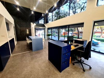 Office for rent : Office for rent, Thiw Hong Building, Silom, in the heart of the business district, able to accommodate a large number of employees