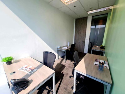 Office for rent Srinakharinwirot University Prasanmit Campus : Serviced office for rent at Bhiraj Tower, EmQuartier, featuring a high-floor location with city views in the center of Phrom Phong.