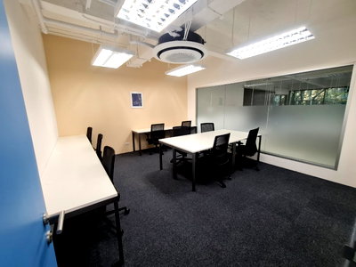 Office for rent : Office for rent, Thiw Hong Building, Silom, in the heart of the business district, able to accommodate a large number of employees