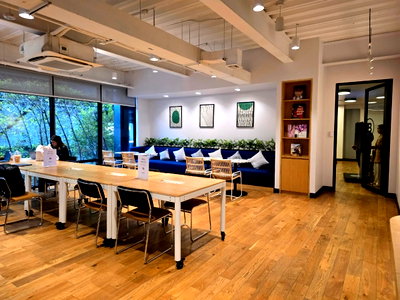 Office for rent Srinakharinwirot University Prasanmit Campus : Premium office space for rent in the city center at Suthi Tower on Phetchaburi Road. Fully equipped with comprehensive office services and facilities. 