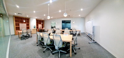 Office for rent : Flexible serviced offices for rent at Chamchuri Square, directly connected to Sam Yan MRT, right in the city center.