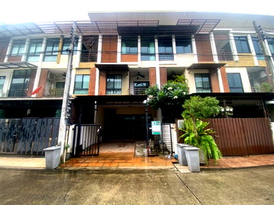 ทาวน์โฮม สถานีรถไฟฟ้าหลักสี่ : ขายทาวน์โฮมสามชั้น โครงการซิกเนเจอร์ วิภาวดี 60 บ้านสวยทำเลดี พร้อมอยู่