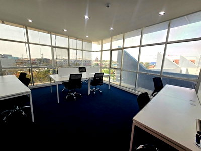 Office for rent :  Office space for rent in OSC Lat Krabang building with modern office equipment and tools, not far from the industrial estate and Suvarnabhumi Airport.