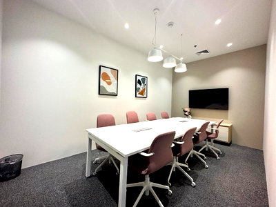 Office for rent : Office space for rent with full-service amenities, located inBang Phli  The building features an on-site coffee shop  lobby area for welcoming guests.