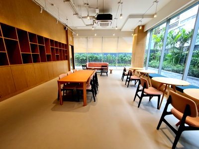 Office for rent : Serviced office for rent in the city center, located in the Ratchathewi area. Fully equipped with office furniture professional working environment.
