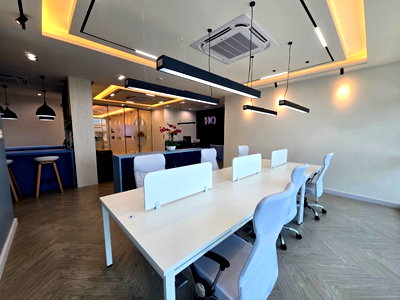Office for rent :  Office space for rent in OSC Lat Krabang building with modern office equipment and tools, not far from the industrial estate and Suvarnabhumi Airport.