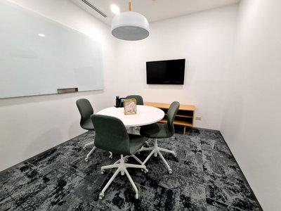 Office for rent Srinakharinwirot University Prasanmit Campus : Serviced office for rent in the Pathumwan area, located in the Central Tower building, offering a high-rise view of the city. Close to Central World.