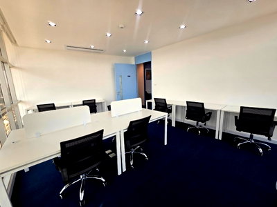 Office for rent :  Office space for rent in OSC Lat Krabang building with modern office equipment and tools, not far from the industrial estate and Suvarnabhumi Airport.