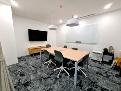 Office for rent Srinakharinwirot University Prasanmit Campus : Serviced office for rent in the Pathumwan area, located in the Central Tower building, offering a high-rise view of the city. Close to Central World.