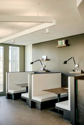 Office for rent : Service office space for rent, decorated in a minimalist style, complete with furniture and office equipment, Phaya Thai area