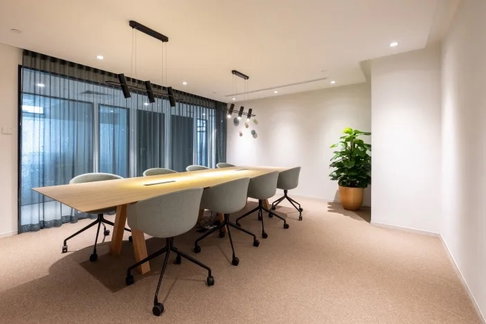 Office space for rent, SO24 Building, fully furnished with office equipment, allowing you to work efficiently.